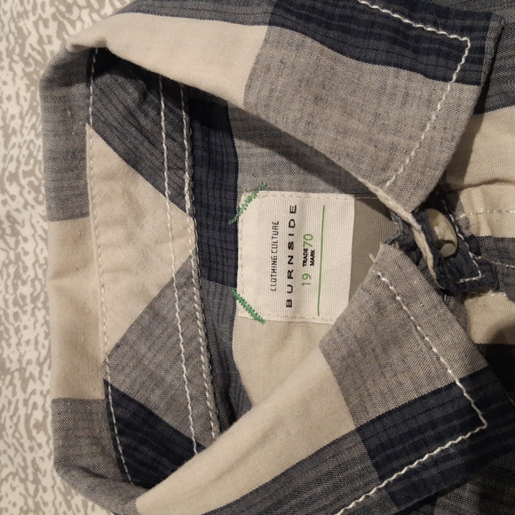 🌞3/$40 Burnside Boys Plaid Shirt - Picture 2 of 4